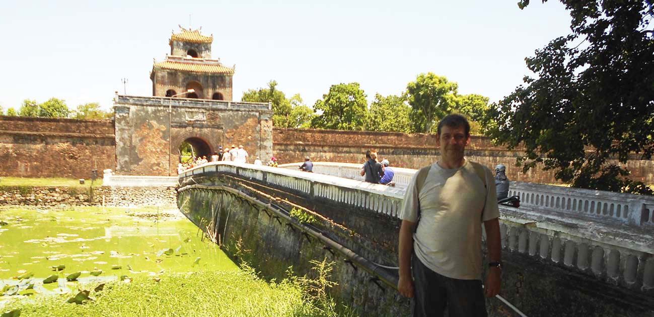 entrando a la ciudad imperial de Hue en Vietnam i